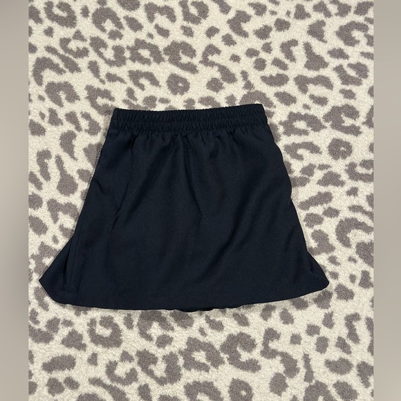 Izod girls school uniform skirt, like new, size 7, navy - Picture 2 of 3